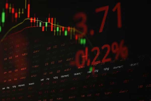 原油陷入OPEC+不和及关税冲击的交叉火力